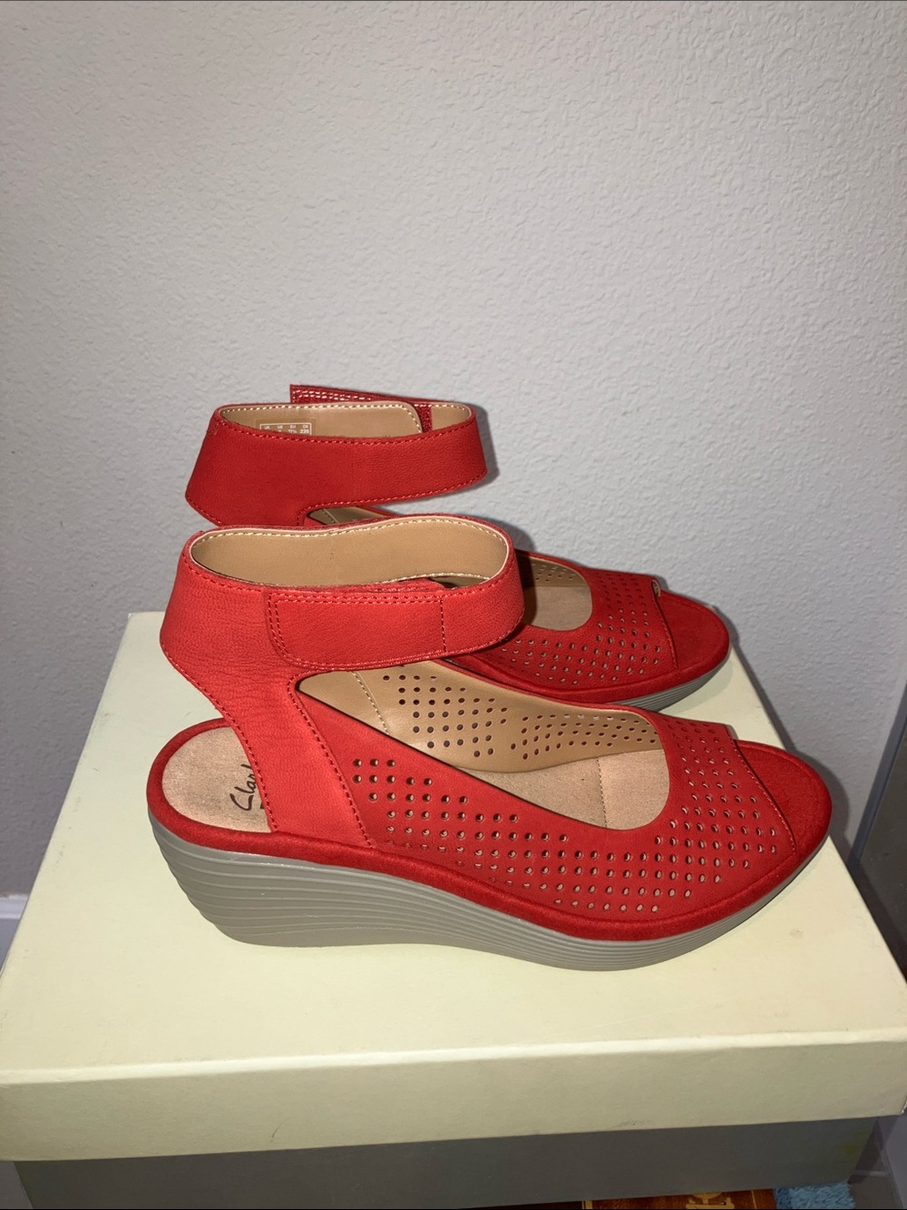 New 7 Clarks Comfort Platform Sandals Red Leather Chunky Wedge Strappy Sandal